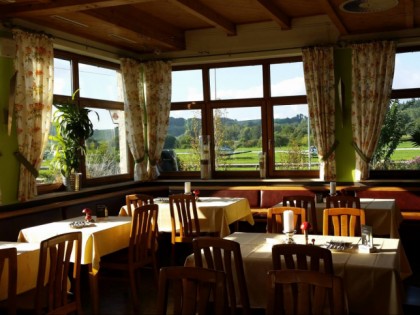 照片: Herzingers am Flugplatz Mößling