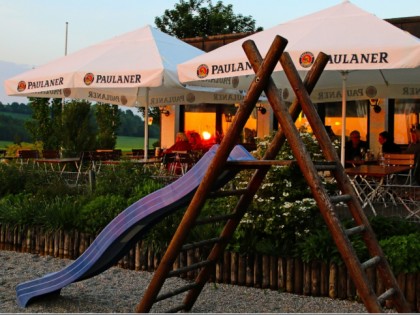 照片: Herzingers am Flugplatz Mößling